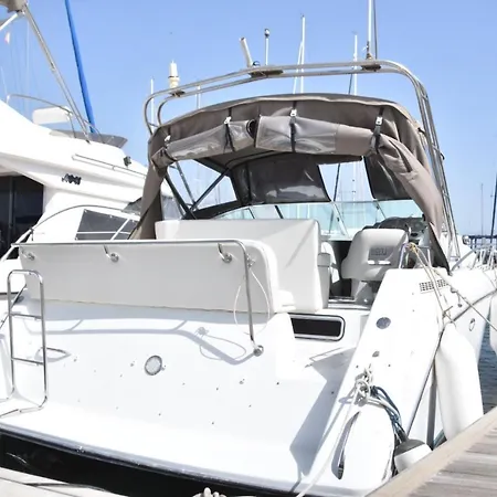 Luxury Boat Karamba I Ботель *